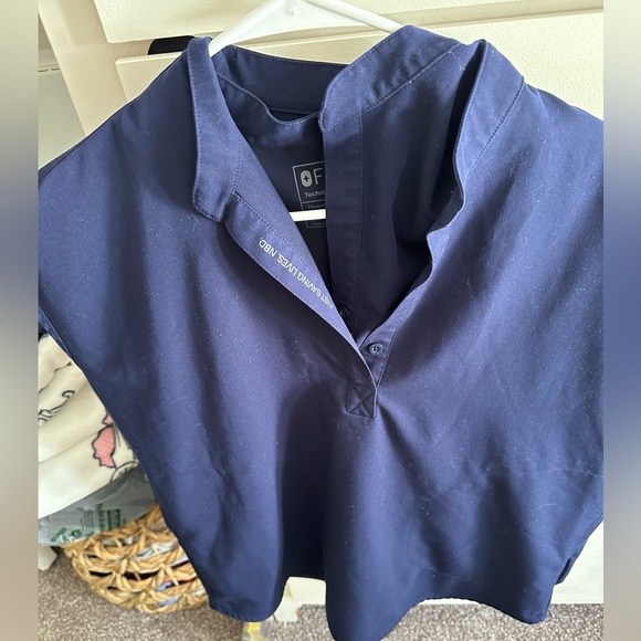 FIGS Rafaela scrub top NAVY - Picture 5 of 6